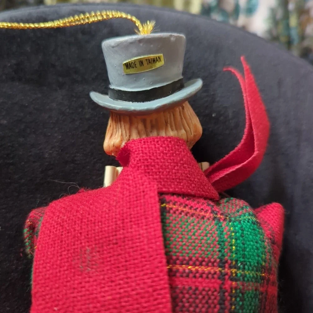 Vintage Victorian Christmas‎ Caroler Ornament Made In Taiwan